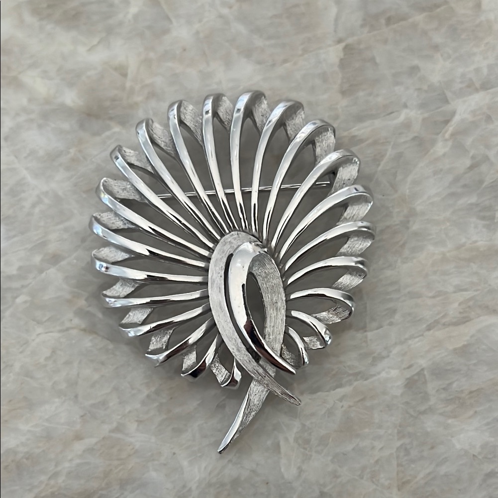 Trifari Silvertone Brooch Pin Swirl Lg 2 Loop Burst Ribbon Vtg Signed 15$